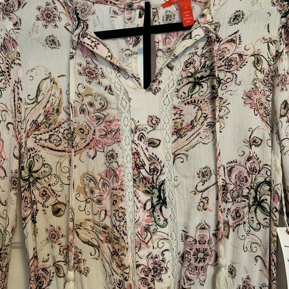 Spring/ Summer floral Romper - Picture 6 of 7